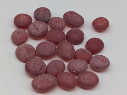 Glasnuggets rubinrot opak gefrostet matt 15-17 mm/1 kg